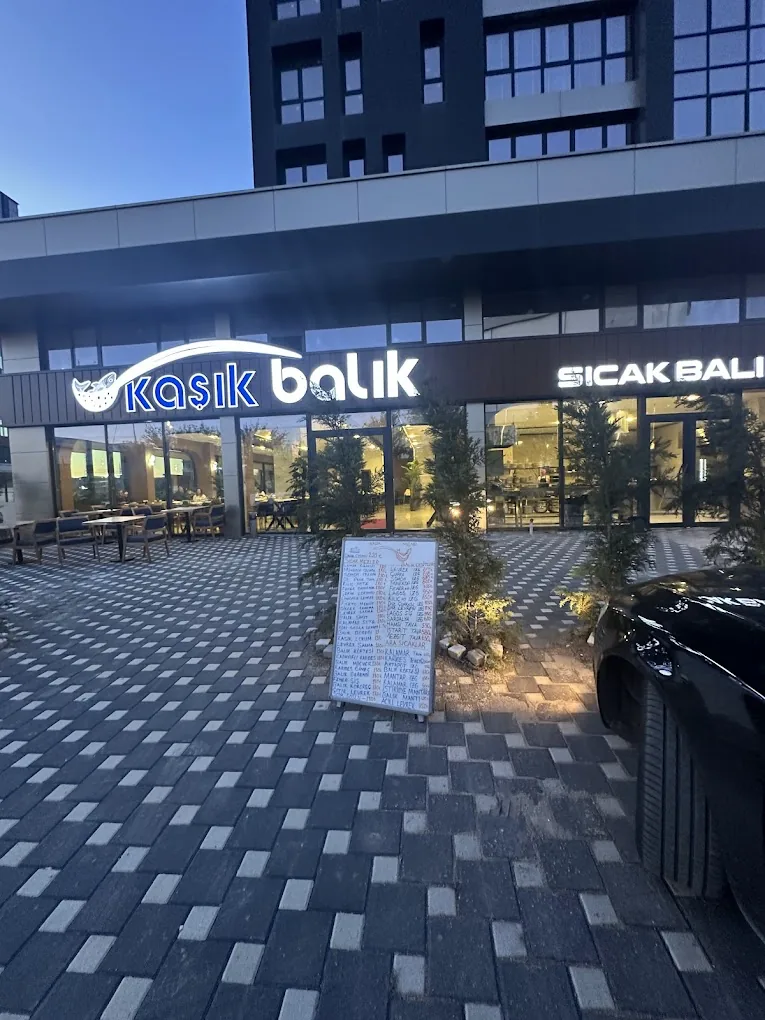 Kaşık Balık dış cephe — akşam